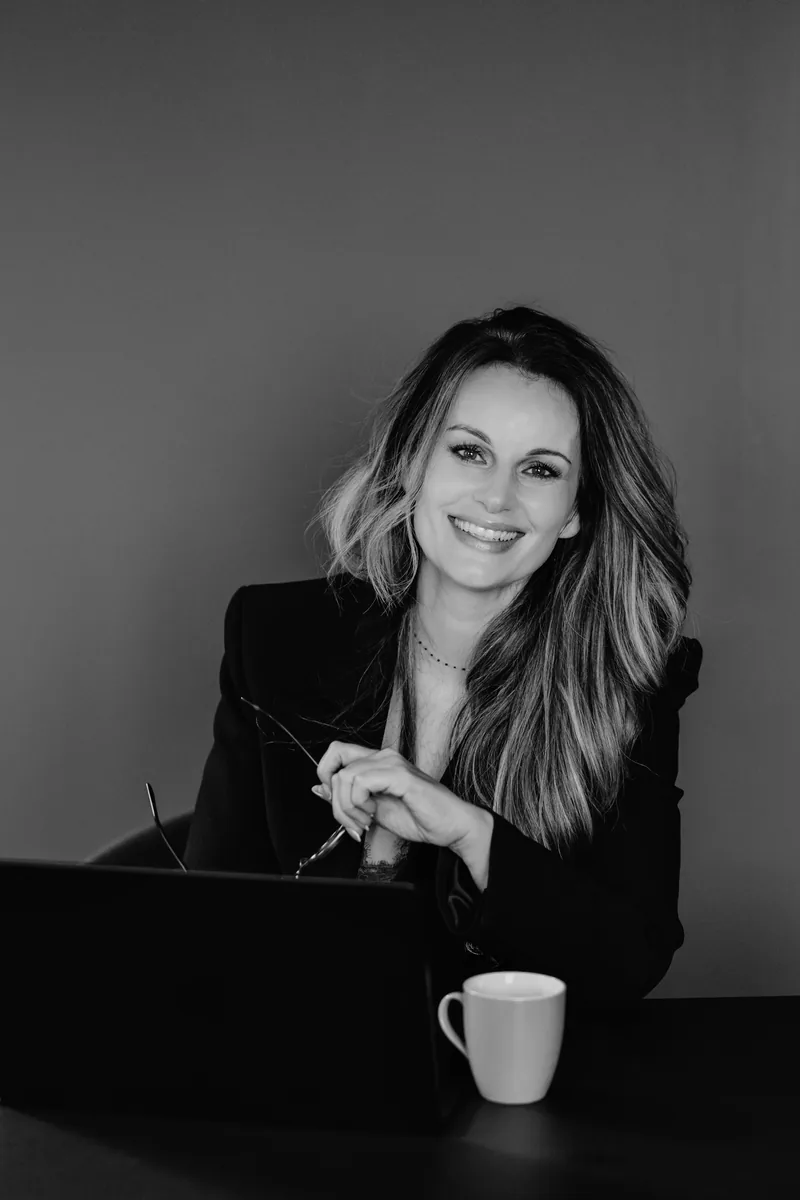 Portrait de Violette, co-gérante et conseillère en gestion de patrimoine chez Édifice Patrimonia, experte finance durable